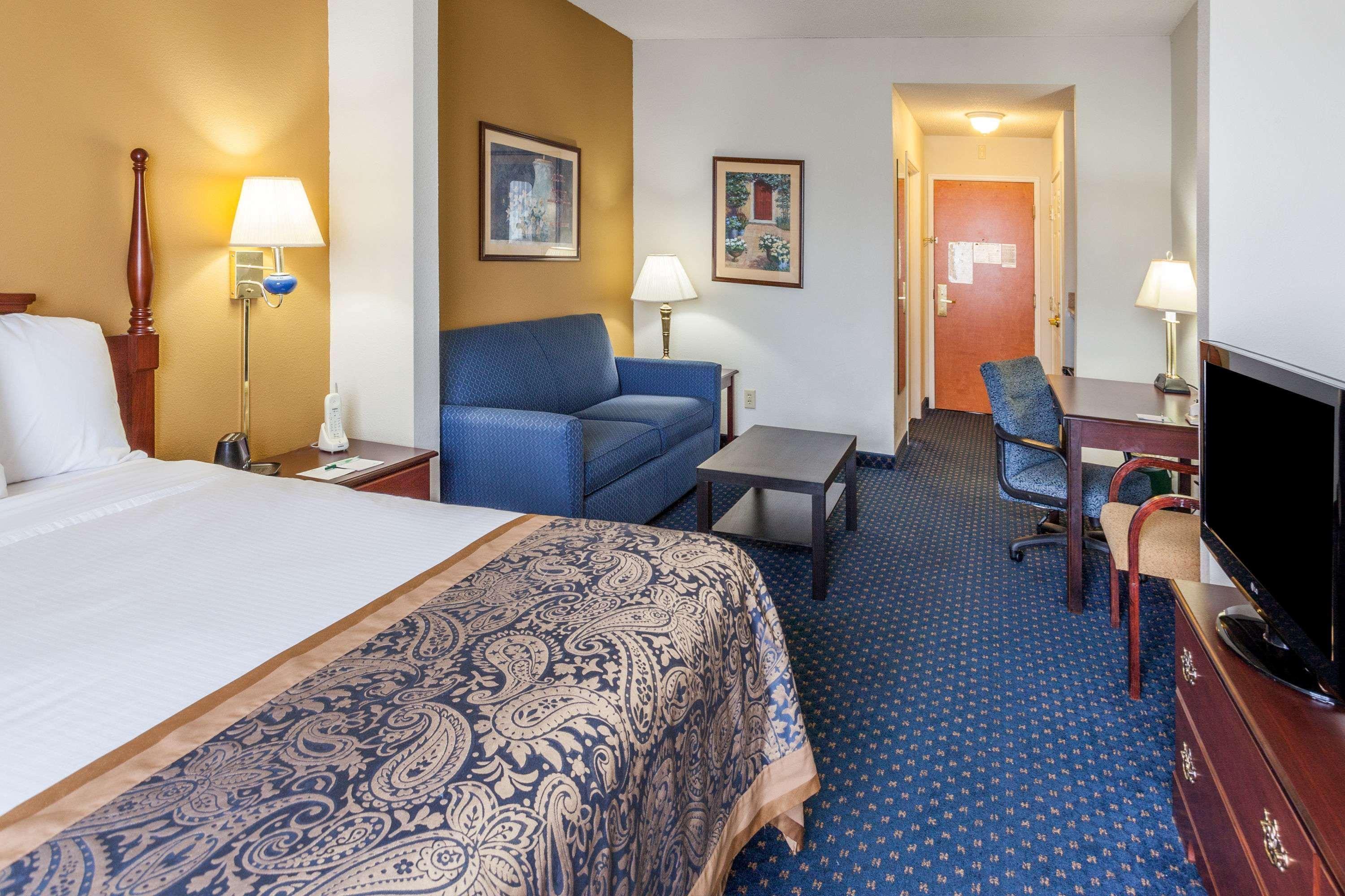 Wingate By Wyndham Atlanta/Six Flags Austell Hotel Exterior photo