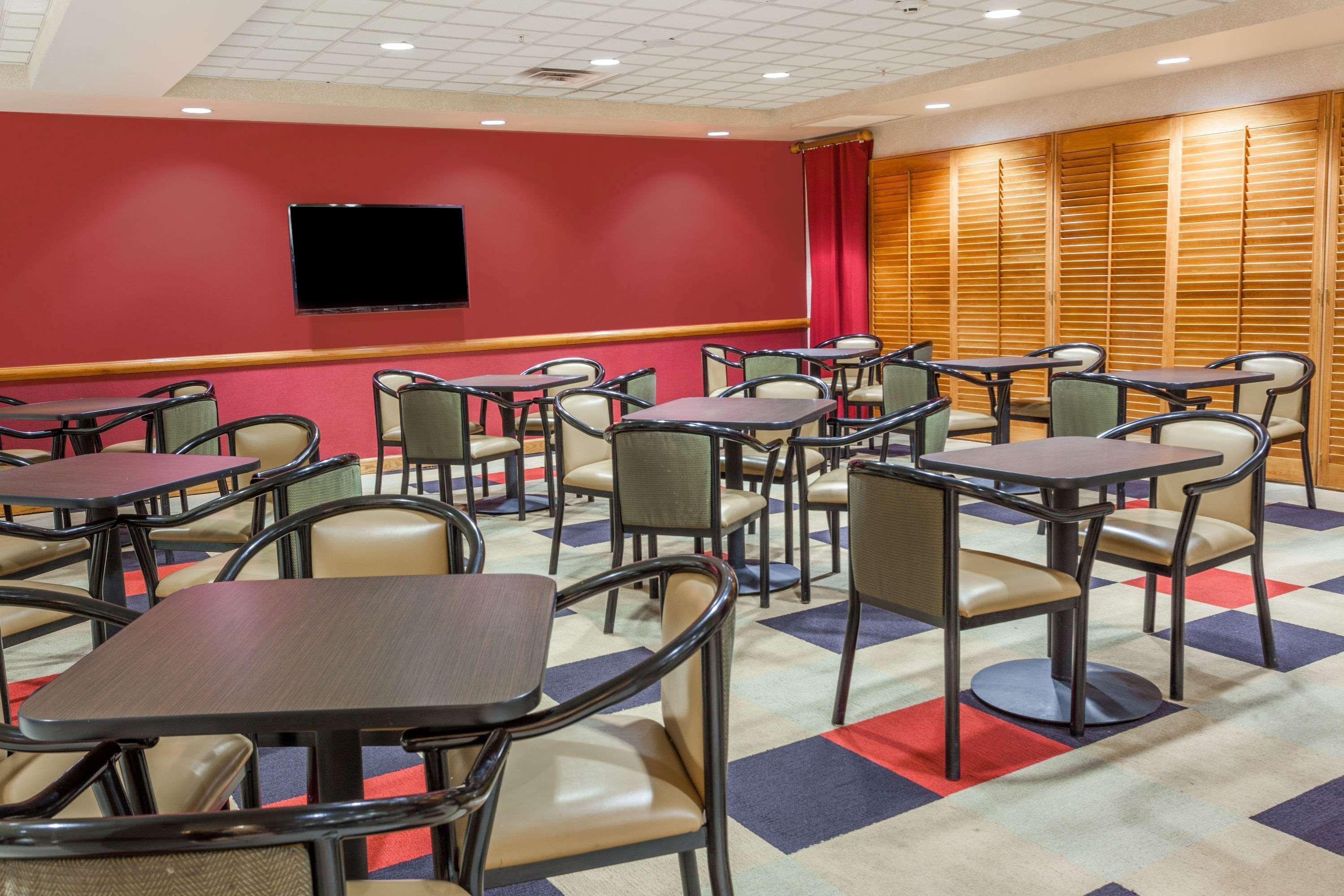 Wingate By Wyndham Atlanta/Six Flags Austell Hotel Exterior photo