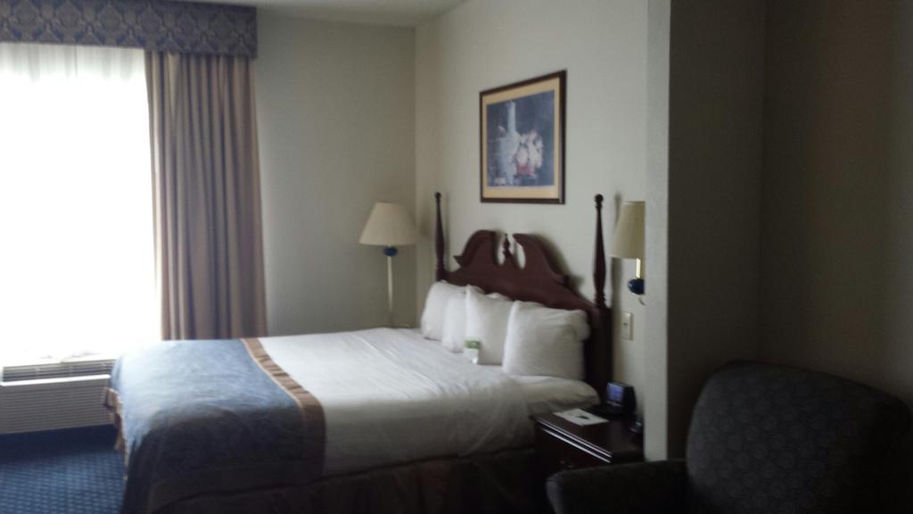Wingate By Wyndham Atlanta/Six Flags Austell Hotel Exterior photo